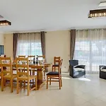 Villa Mikael - Free Wi-Fi - Aircon - Private Pool By Bedzy