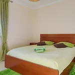 Villa Mikael - Free Wi-Fi - Aircon - Private Pool By Bedzy
